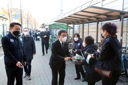 2022.11.17 수능생 무료수송차량 봉사 기초질서 캠페인 의 이미지