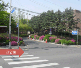 Entrance way next to the front door of Gocheok Neighborhood Park